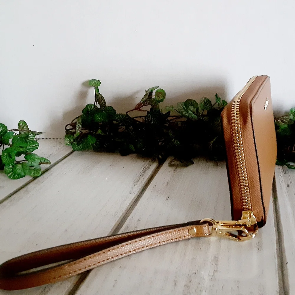Michael Kors Multifunction Phone Wristlet/Wallet – Acorn - NWT - Picture 7 of 16
